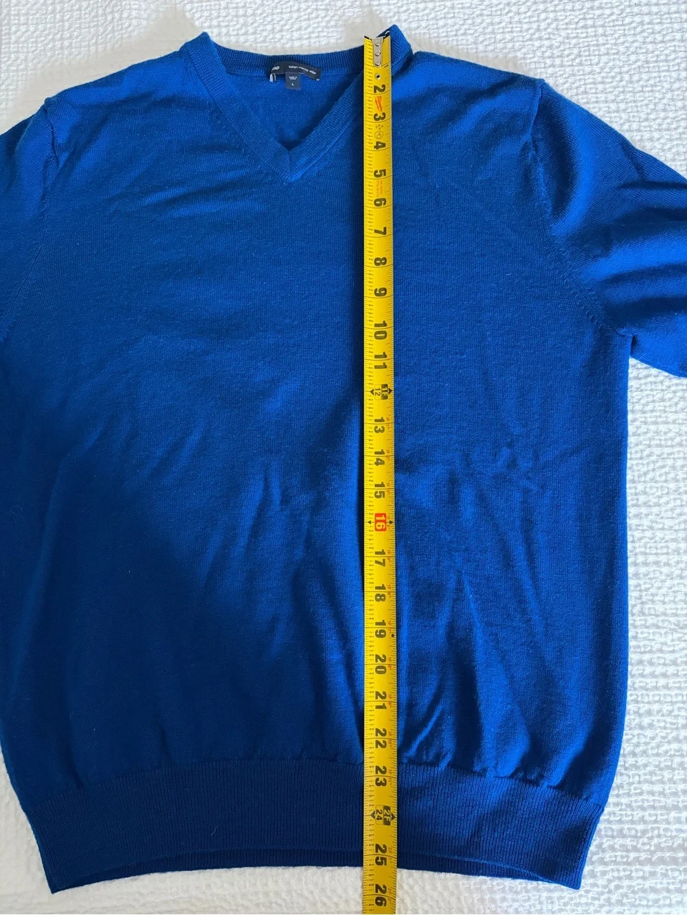 Italian Merino Wool V-Neck Sweater in a deep rich Blue Large - GAP minor flaw